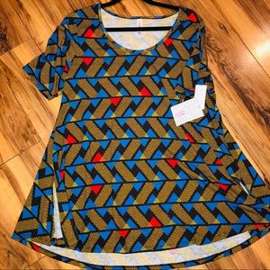 Medium LulaRoe Perfect T